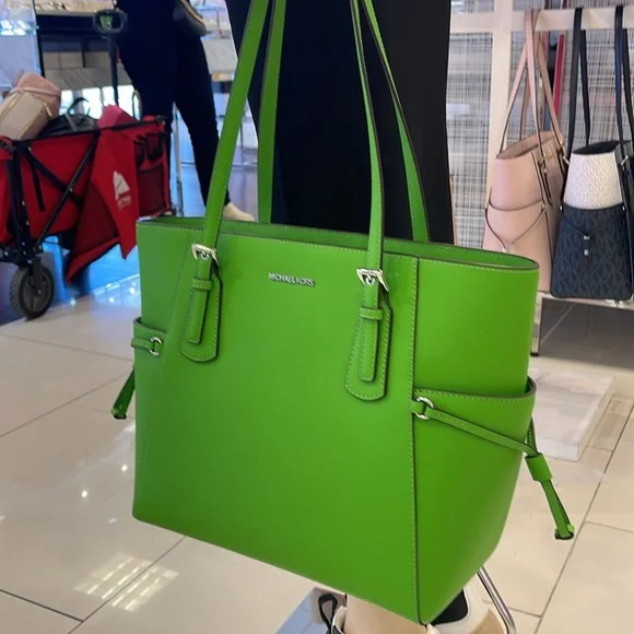 Michael Kors Voyager Large Saffiano Leather Tote Bag
Jungle Green 
NWT - Picture 14 of 16
